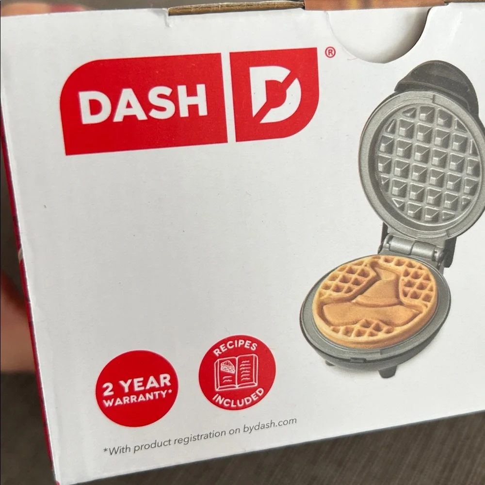 DASH Mini Waffle Maker Witch Hat NEW